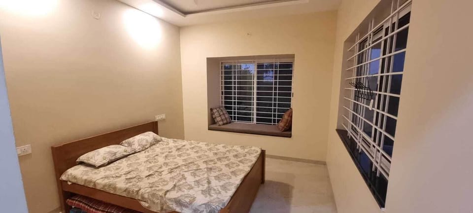 Rollaway beds, free WiFi, bed sheets