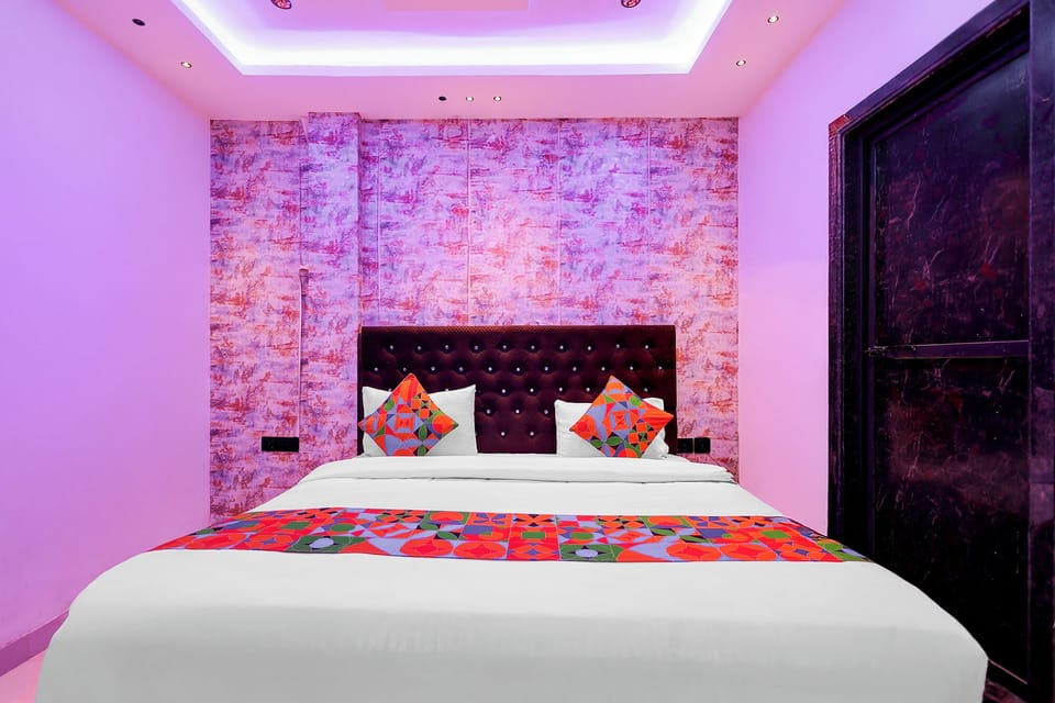 Egyptian cotton sheets, premium bedding, in-room safe, free WiFi