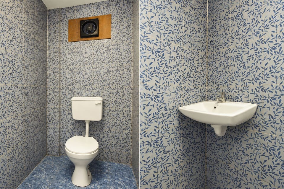 Shower, rainfall showerhead, free toiletries, towels