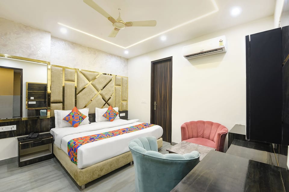 Egyptian cotton sheets, premium bedding, in-room safe, free WiFi