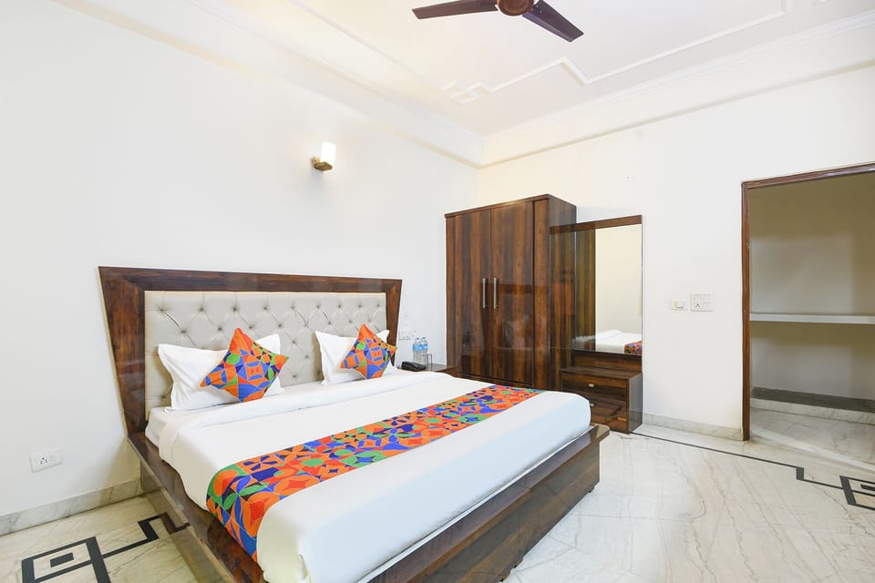Suite | Egyptian cotton sheets, premium bedding, in-room safe, free WiFi