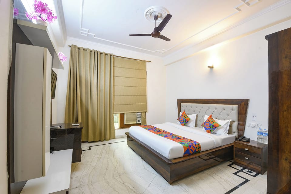 Egyptian cotton sheets, premium bedding, in-room safe, free WiFi
