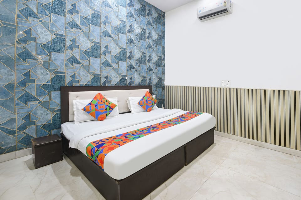 Egyptian cotton sheets, premium bedding, in-room safe, free WiFi