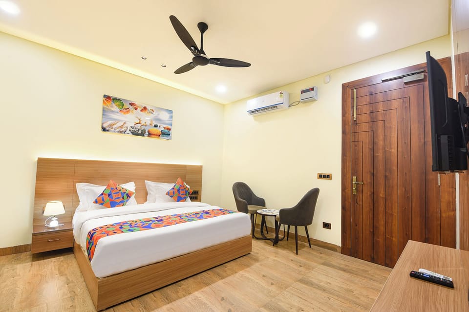Egyptian cotton sheets, premium bedding, in-room safe, free WiFi