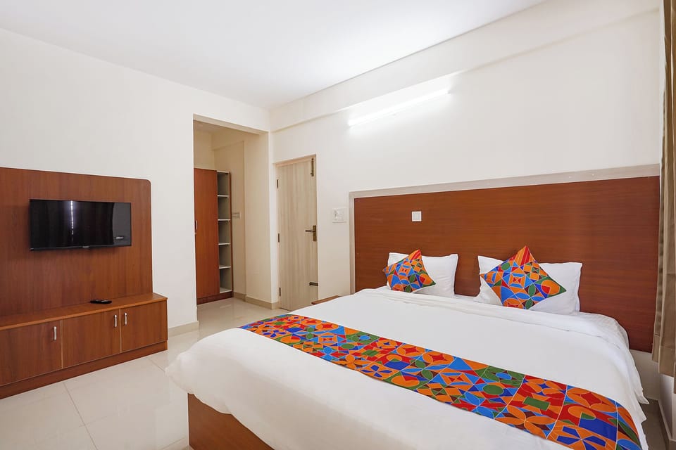 Egyptian cotton sheets, premium bedding, in-room safe, WiFi (free)