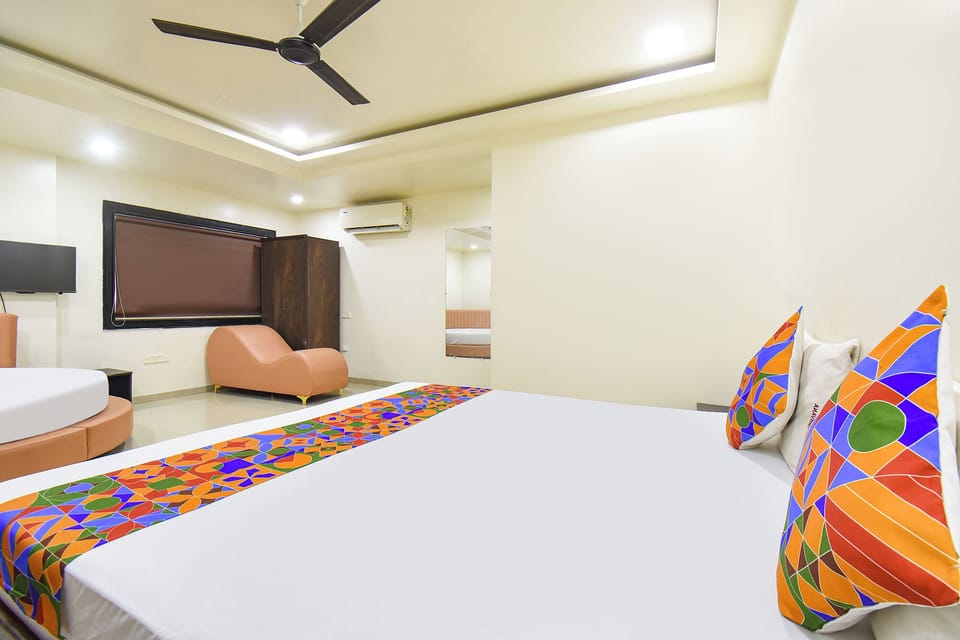 Egyptian cotton sheets, premium bedding, free WiFi, bed sheets