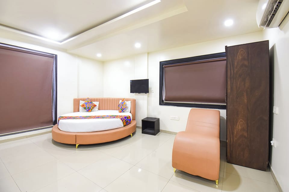 Egyptian cotton sheets, premium bedding, free WiFi, bed sheets