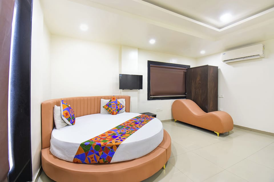 Egyptian cotton sheets, premium bedding, free WiFi, bed sheets