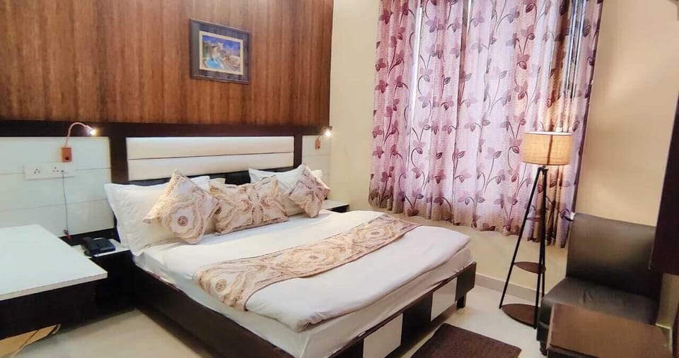 Hypo-allergenic bedding, desk, soundproofing, free WiFi