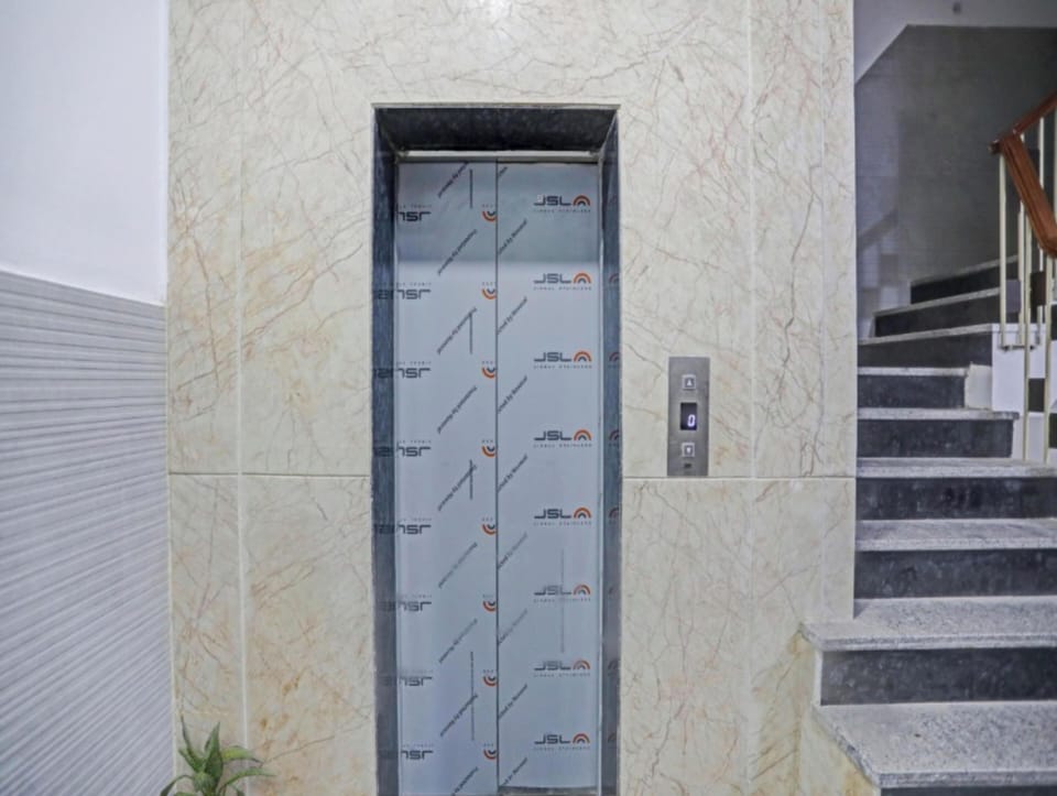 Deluxe Double Room, City View | Interior