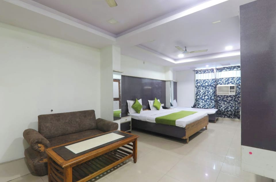 Hypo-allergenic bedding, desk, soundproofing, free WiFi