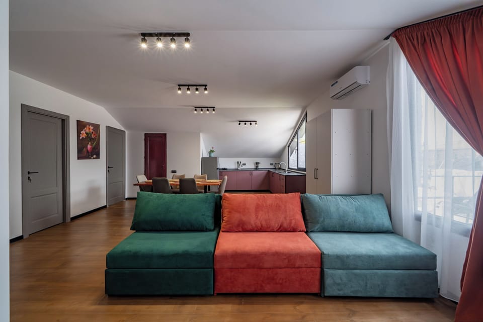 Luxury Apartment, 3 Bedrooms, Balcony, City View | Living area