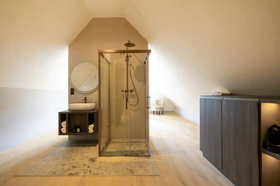Combined shower/tub, hair dryer, towels, soap