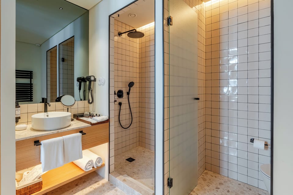 Design Double Room, Balcony (Double Design Deluxe) | Bathroom | Shower, hair dryer, slippers, towels