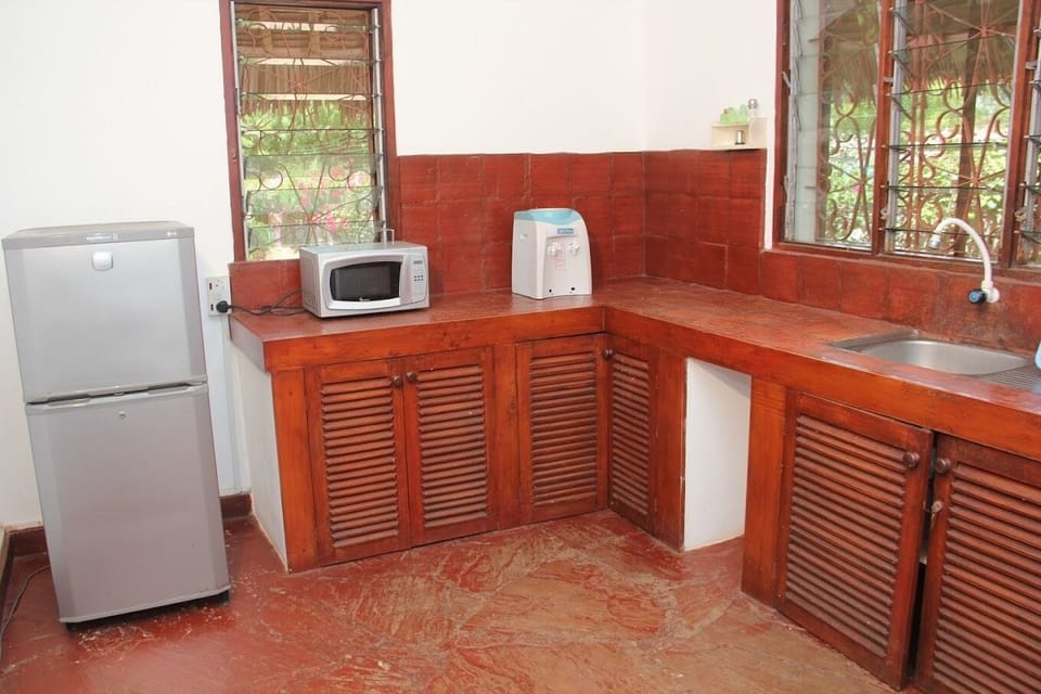 Family Villa, Garden View | Private kitchen | Fridge, microwave, cookware/dishes/utensils