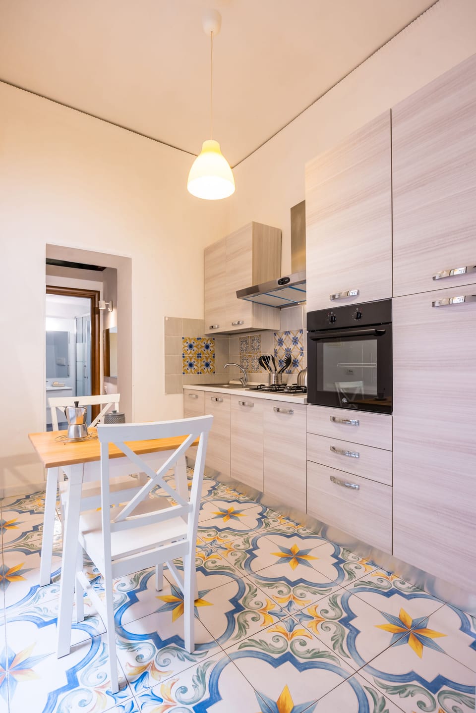 Apartment (1 Bedroom) | Private kitchenette | Oven, espresso maker, electric kettle