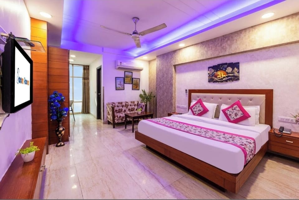 Deluxe Room | Desk, free WiFi