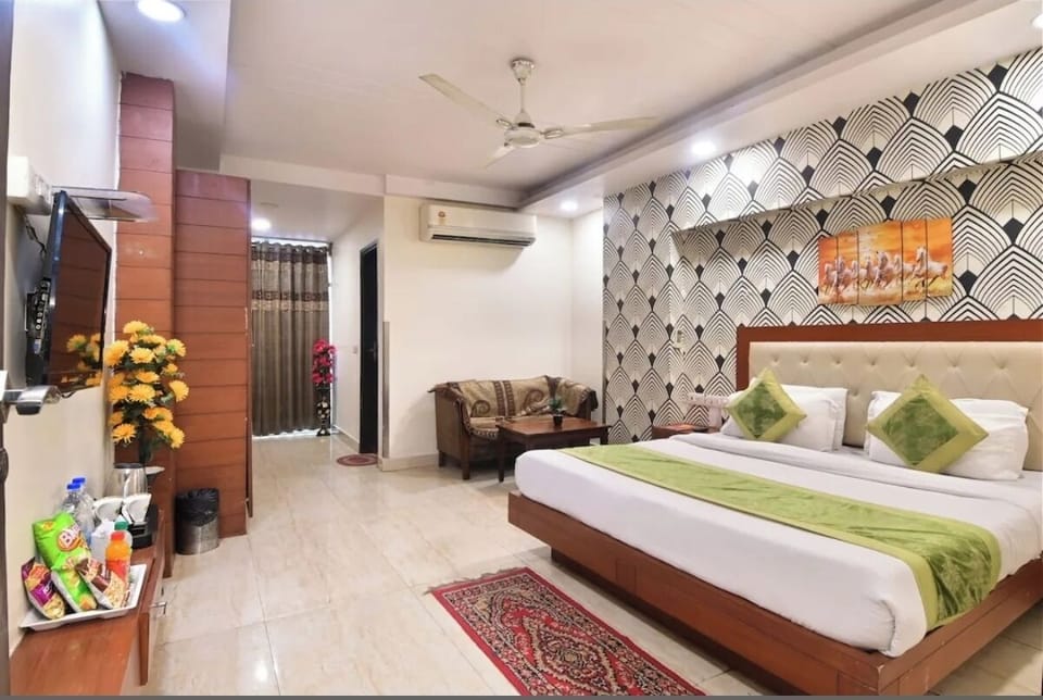 Deluxe Double or Twin Room | Desk, free WiFi