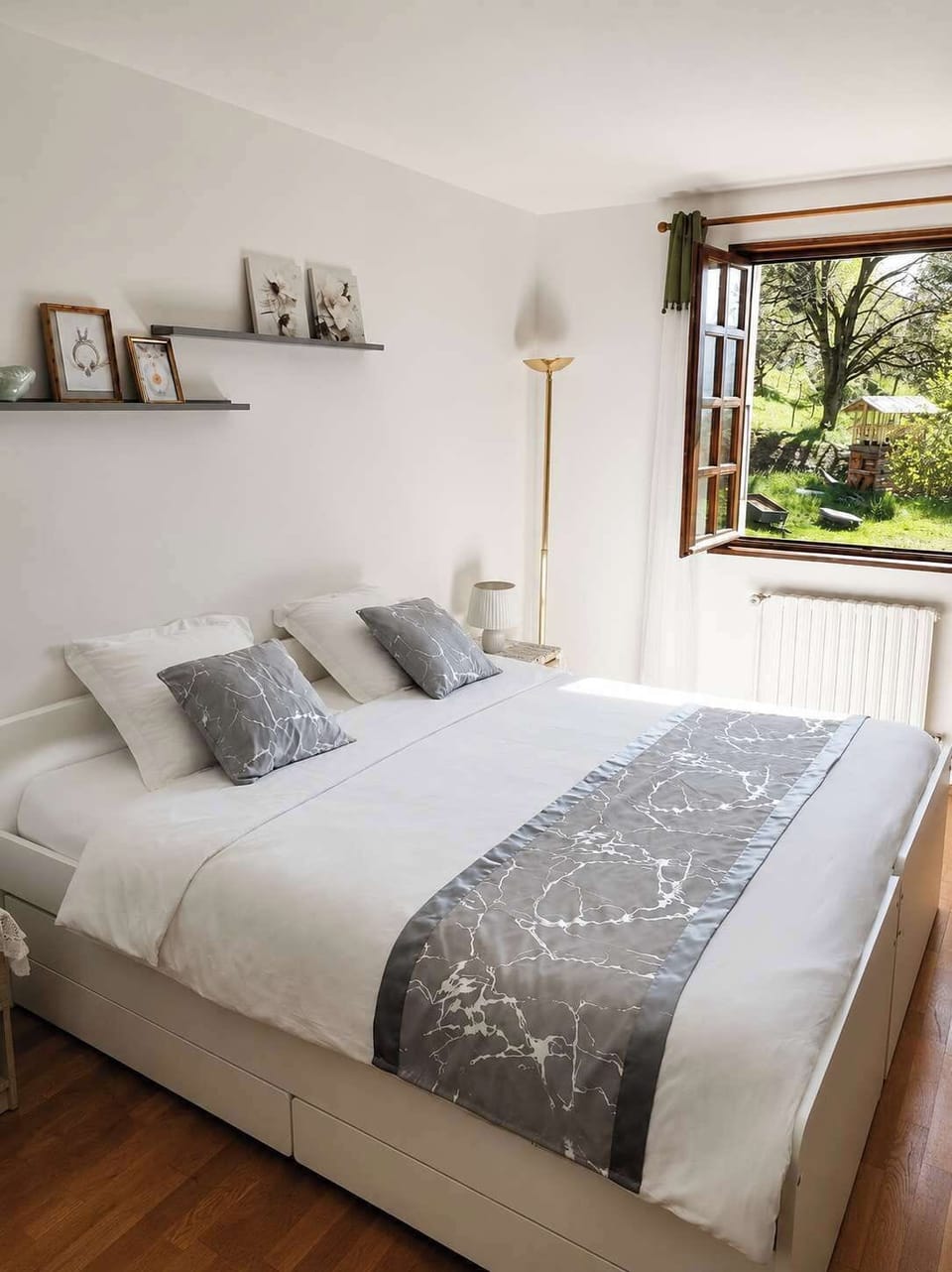House, 5 Bedrooms, Private Bathroom, Garden View | Iron/ironing board, free WiFi