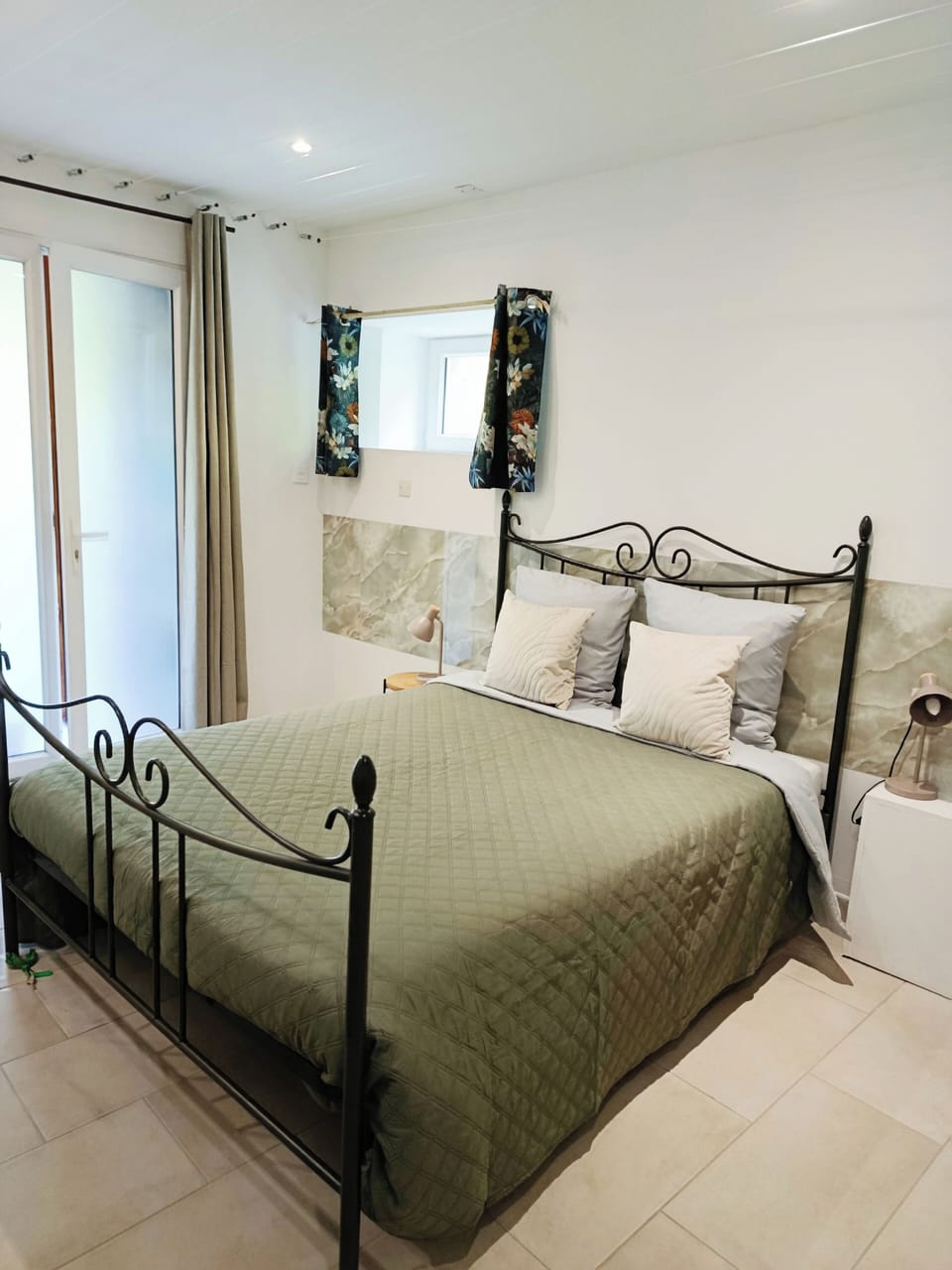 House, 5 Bedrooms, Private Bathroom, Garden View | Iron/ironing board, free WiFi
