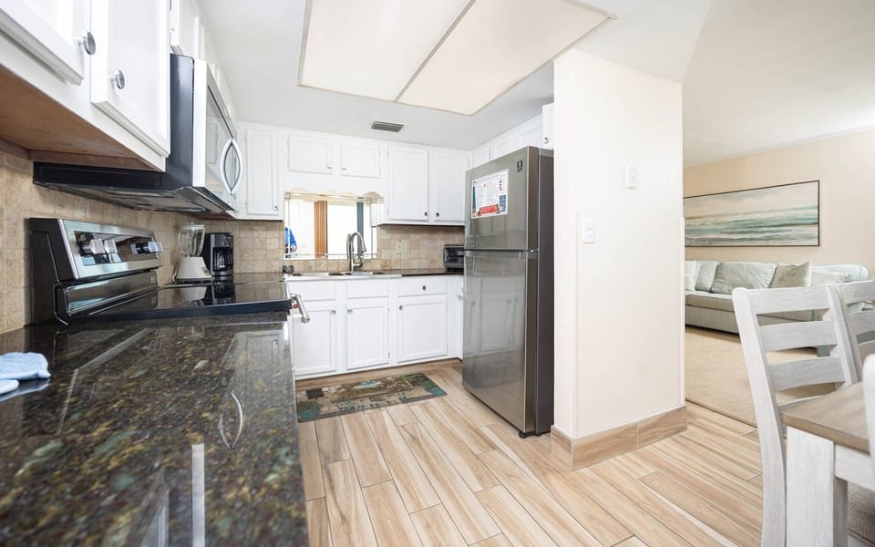 Condo, 1 Bedroom | Private kitchen | Fridge, oven, coffee/tea maker