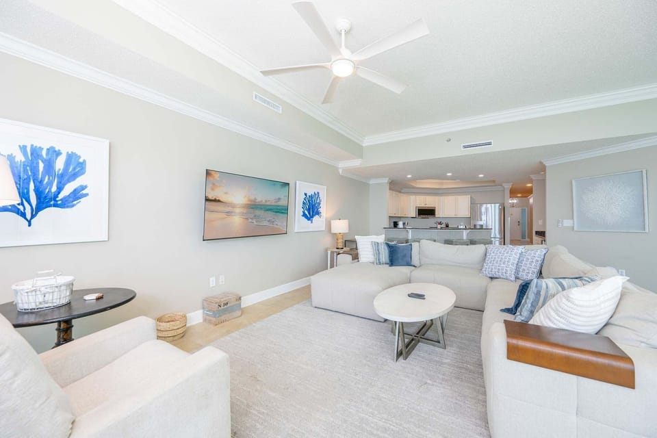 Condo, 3 Bedrooms | Living area