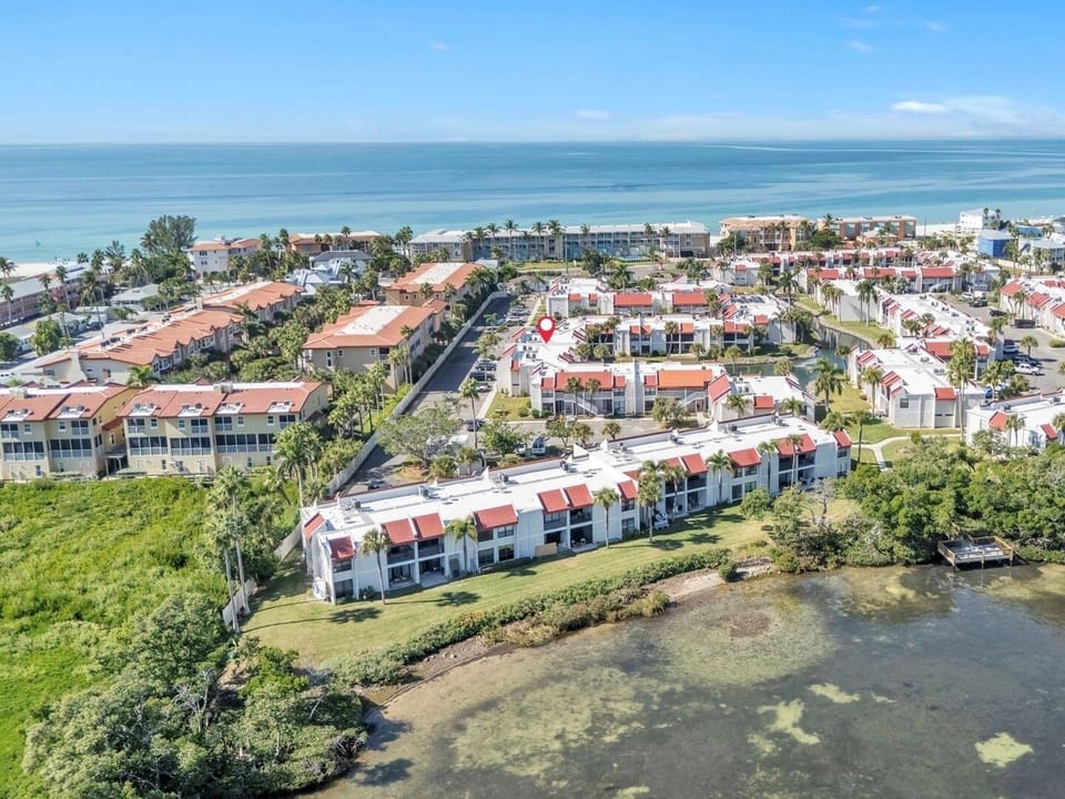 House, 2 Bedrooms | Aerial view