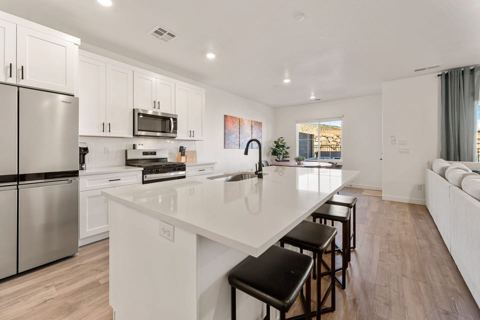 Townhome, 4 Bedrooms | Private kitchen | Coffee/tea maker, fridge, oven, toaster