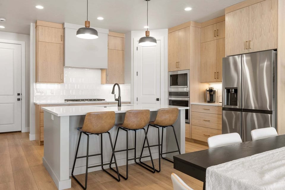 Townhome, 5 Bedrooms | Private kitchen | Fridge, oven, coffee/tea maker, toaster