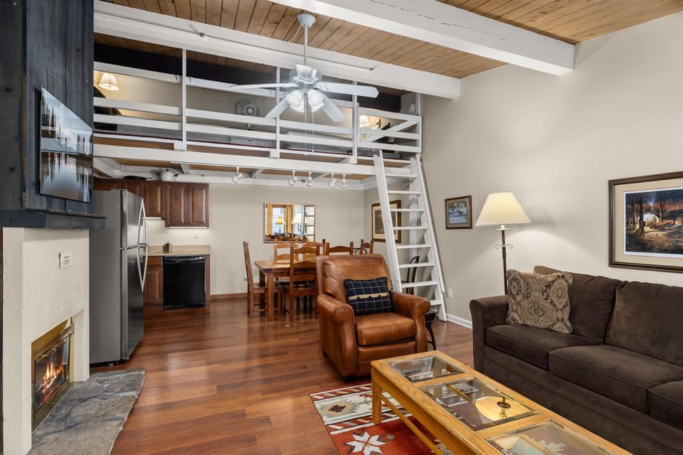 Condo, 2 Bedrooms | Living area