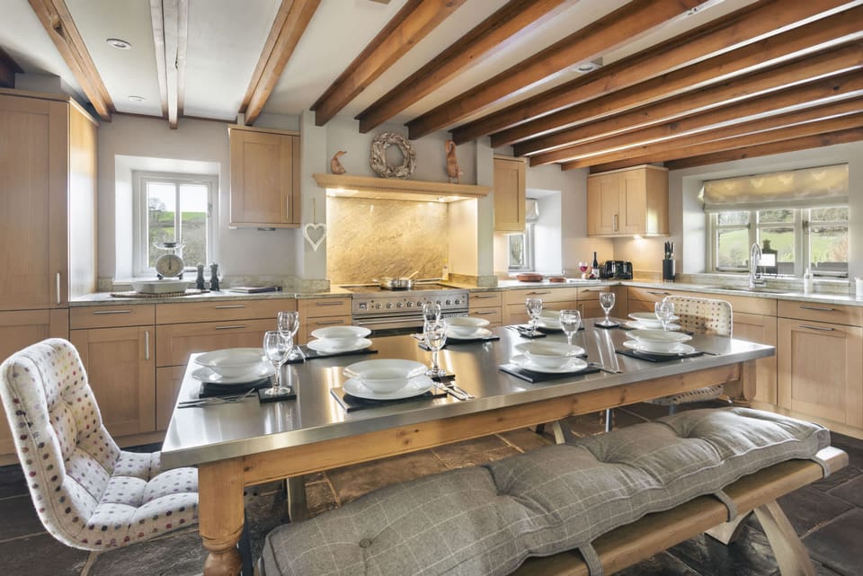 House | 5 bedrooms, high-speed internet
