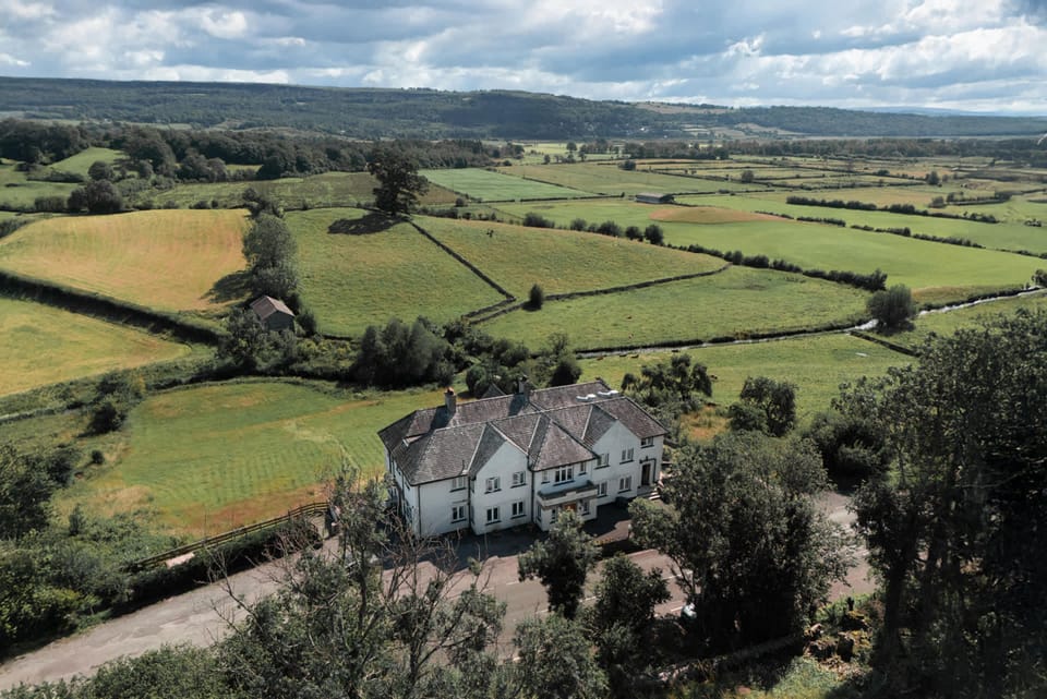 House | 6 bedrooms, high-speed internet