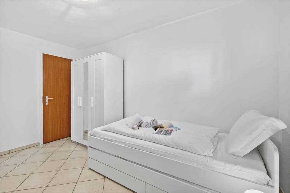 Family Apartment, 2 Bedrooms, Mountainside (Panoramic Garden Lake View in Locarno) | 2 bedrooms