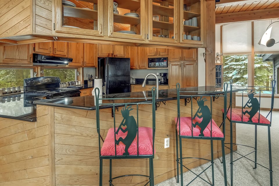 Chef's Kitchen with Breakfast Bar