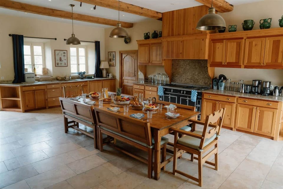House | 11 bedrooms, high-speed internet