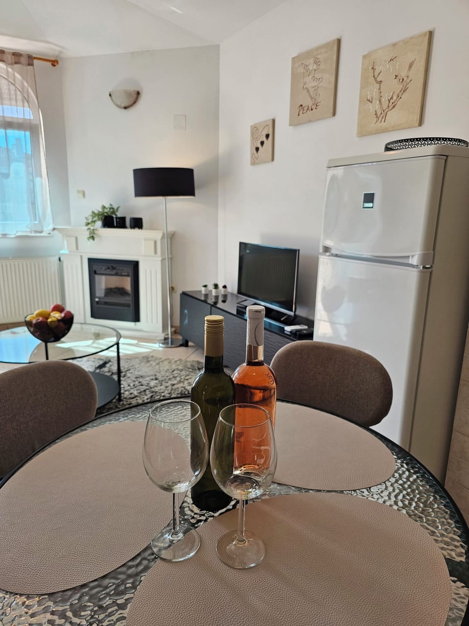 Basic Apartment, Sea View | Dining