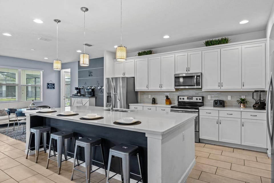 House, Multiple Beds, Pool Access, Garden View | Private kitchen