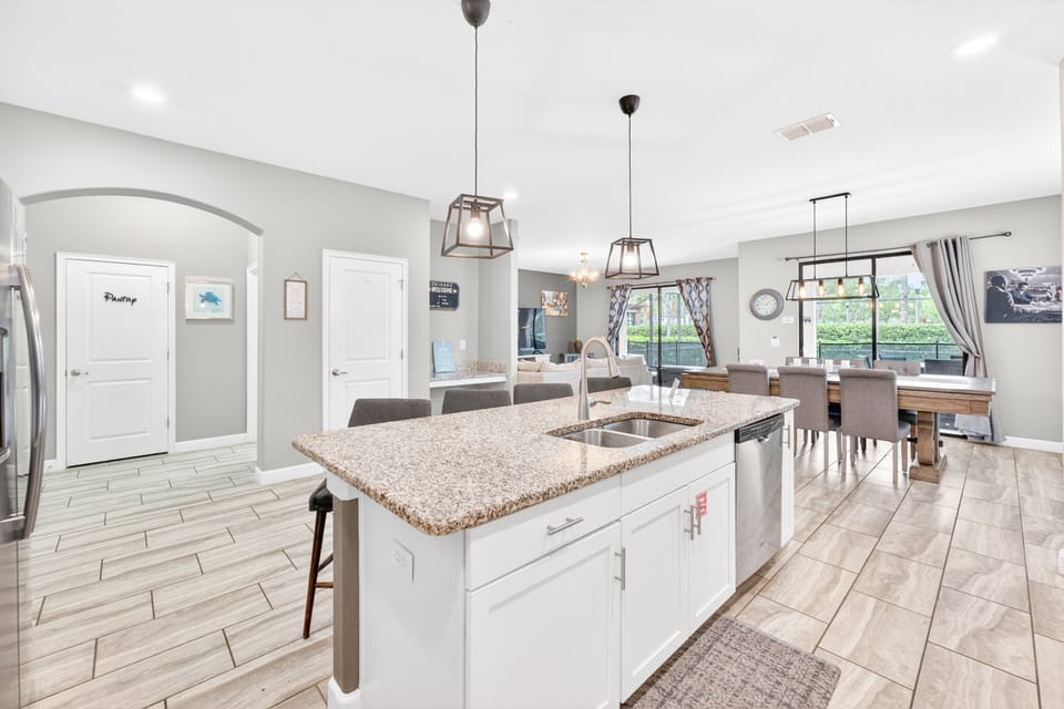 House, Multiple Beds, Pool View | Private kitchen