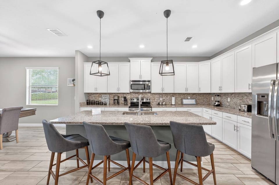 House, Multiple Beds, Pool View | Private kitchen
