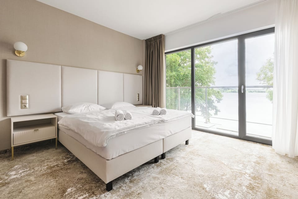 Superior Double Room, Lake View | Desk, laptop workspace, WiFi (free), bed sheets