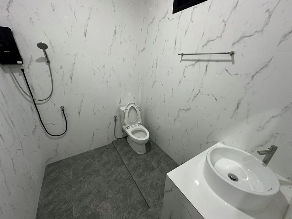 Room | Bathroom | Shower, free toiletries, towels, soap