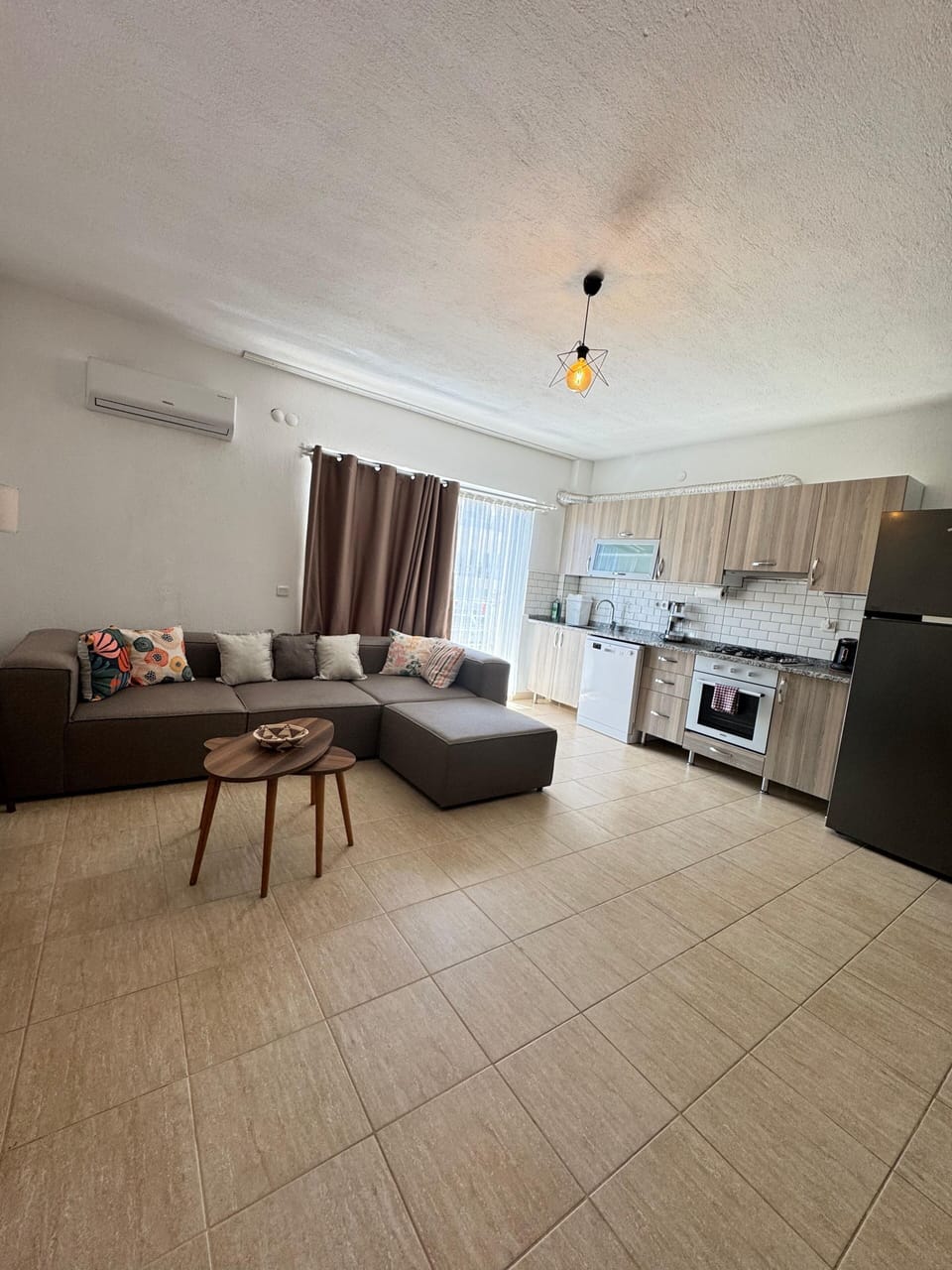 Apartment, 3 Bedrooms, Balcony, City View | Living area