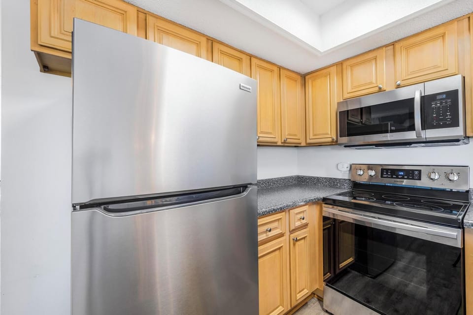 Full kitchen