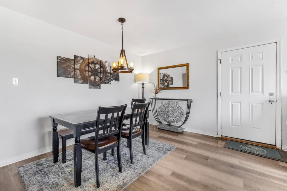 Seating for five at the dining table