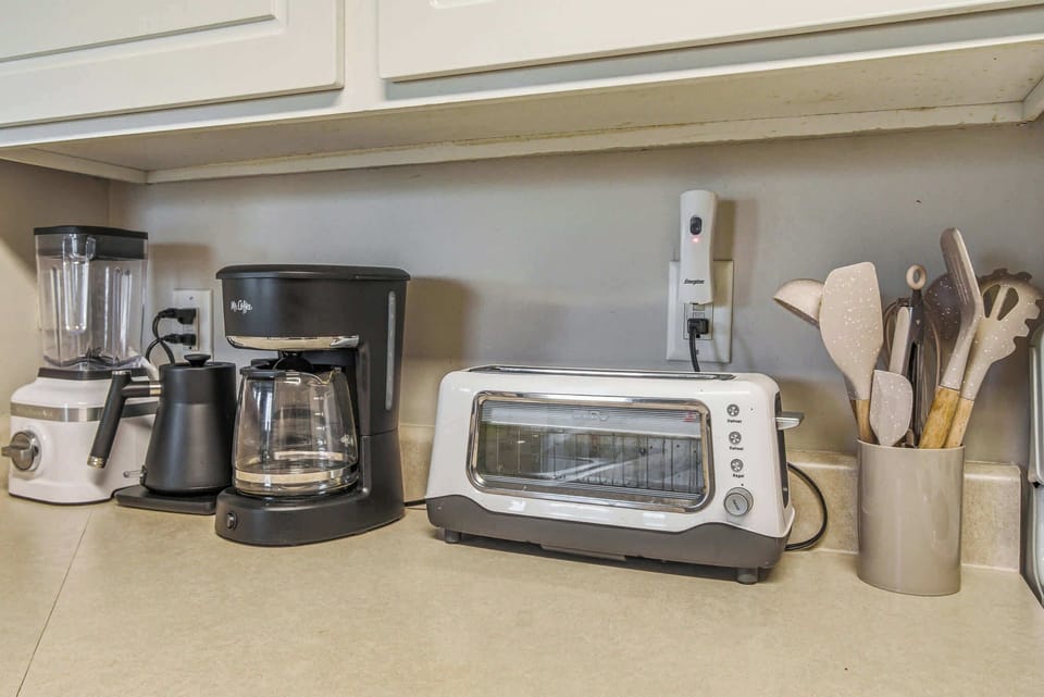 Kitchen, whip up Southern delights with modern appliances and stylish utensils at your fingertips!