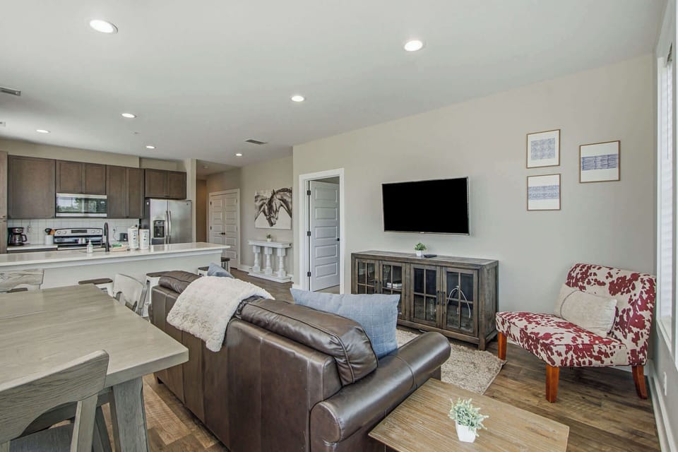Enjoy open space with stylish decor, plush seating, and vibrant colors for relaxation!