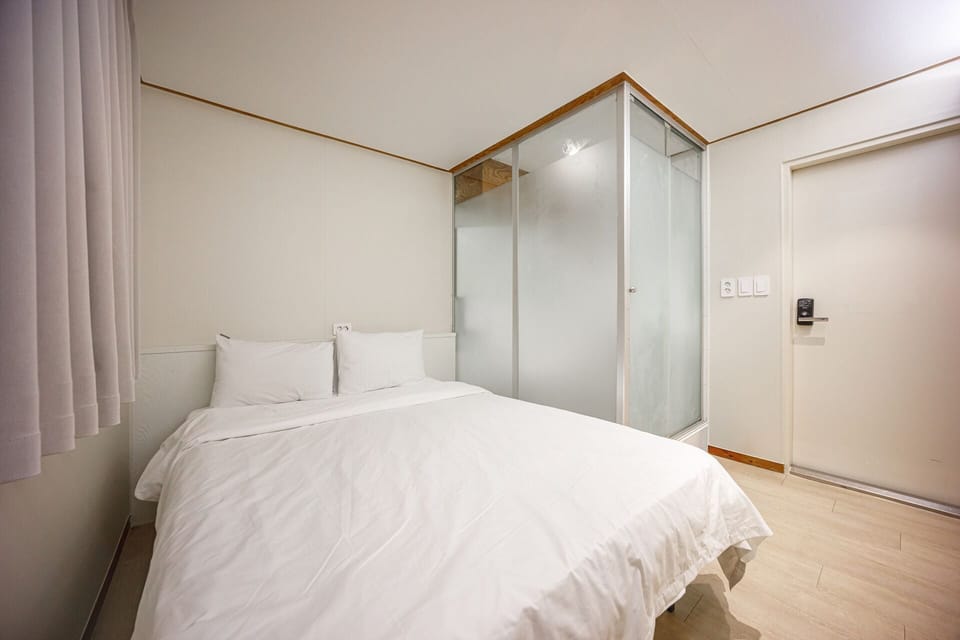 Basic Double Room | Free WiFi