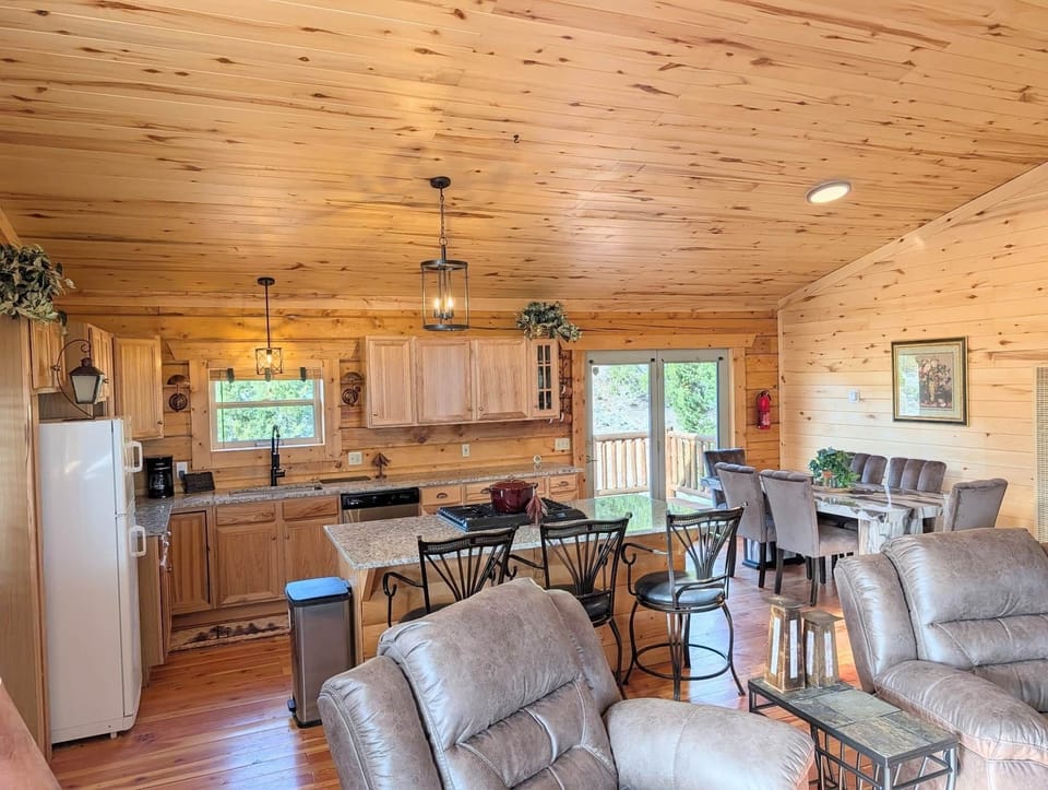 Fully equipped kitchen and dining space
