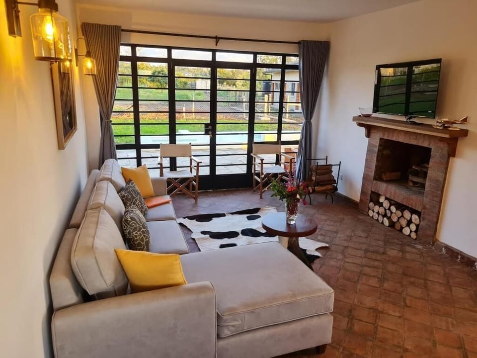 Deluxe Suite, Mountain View | Living area | Flat-screen TV, fireplace