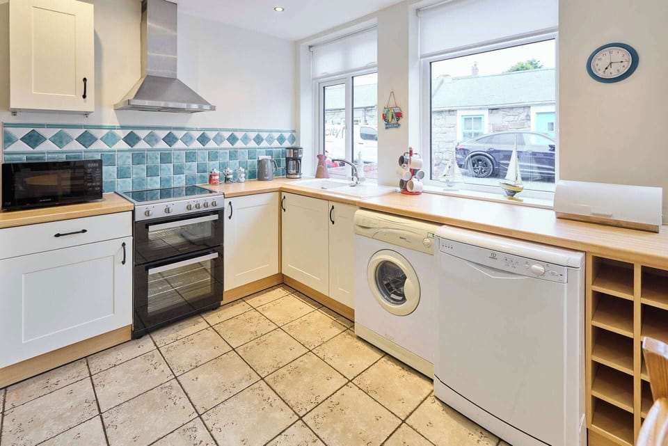 Puffin Cottage, Seahouses - Host & Stay 